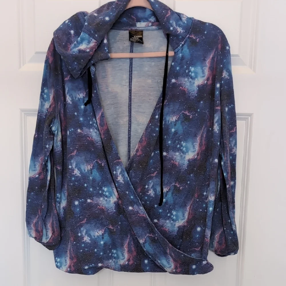 5 for $25 Blue and Purple Graphic Wrap Sweatshirt with 3/4 Sleeves - Picture 1 of 4